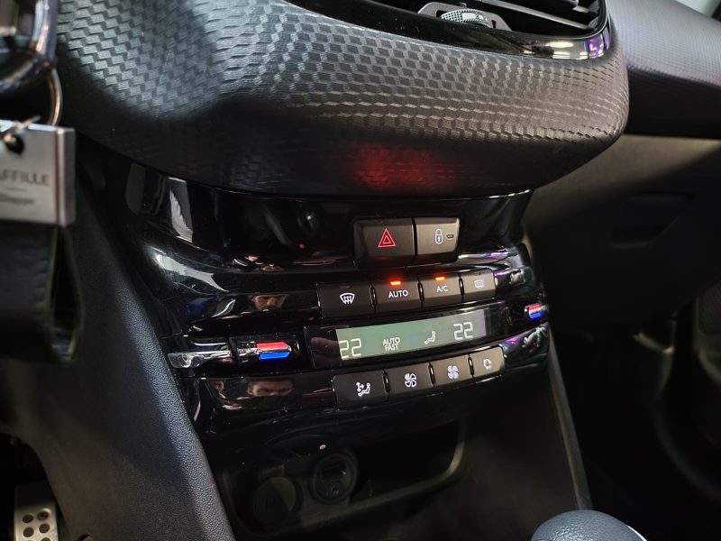 PEUGEOT 208 1.2 EAT6 110cv GT LINE / CARPLAY / GPS / CLIM BI-ZONE