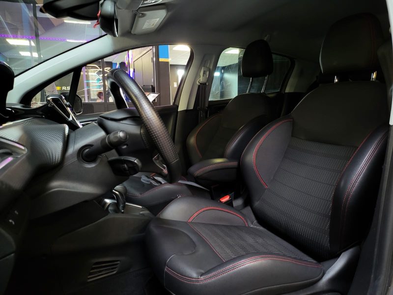 PEUGEOT 208 1.2 EAT6 110cv GT LINE / CARPLAY / GPS / CLIM BI-ZONE