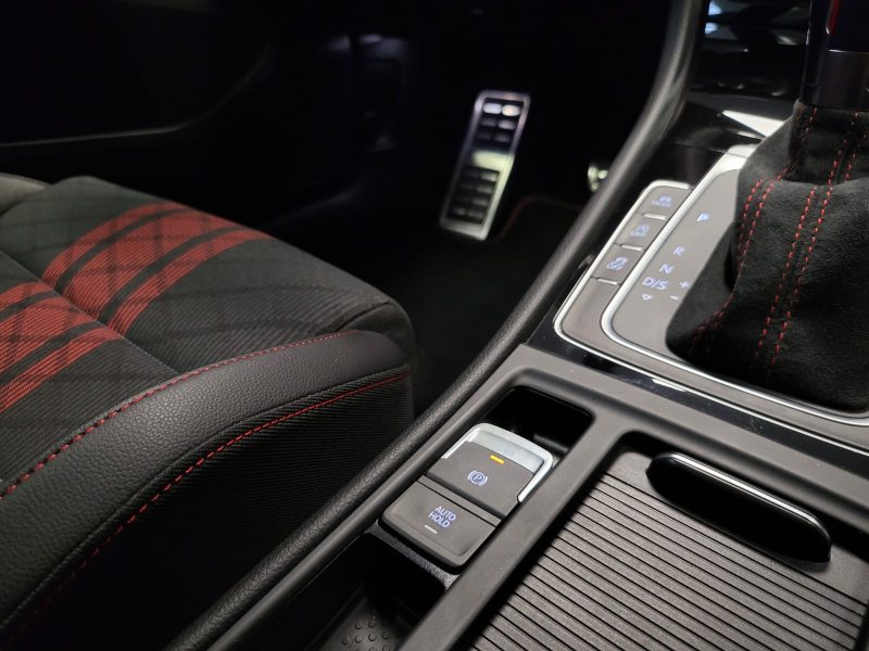 VOLKSWAGEN GOLF VII 2.0 GTI TCR 290cv /TOIT OUVRANT+DYNAUDIO+VIRTUAL/