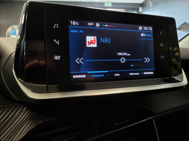 PEUGEOT 208 1.2 PURETECH 75cv STYLE  APPLE CARPLAY / FEUX FULL LED / REGULATEUR / LIMITEUR 