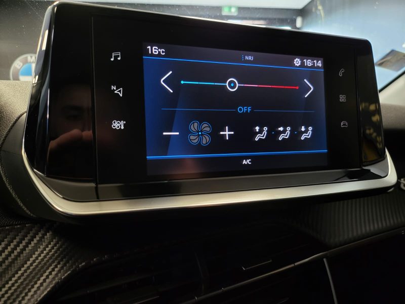 PEUGEOT 208 1.2 PURETECH 75cv STYLE  APPLE CARPLAY / FEUX FULL LED / REGULATEUR / LIMITEUR 