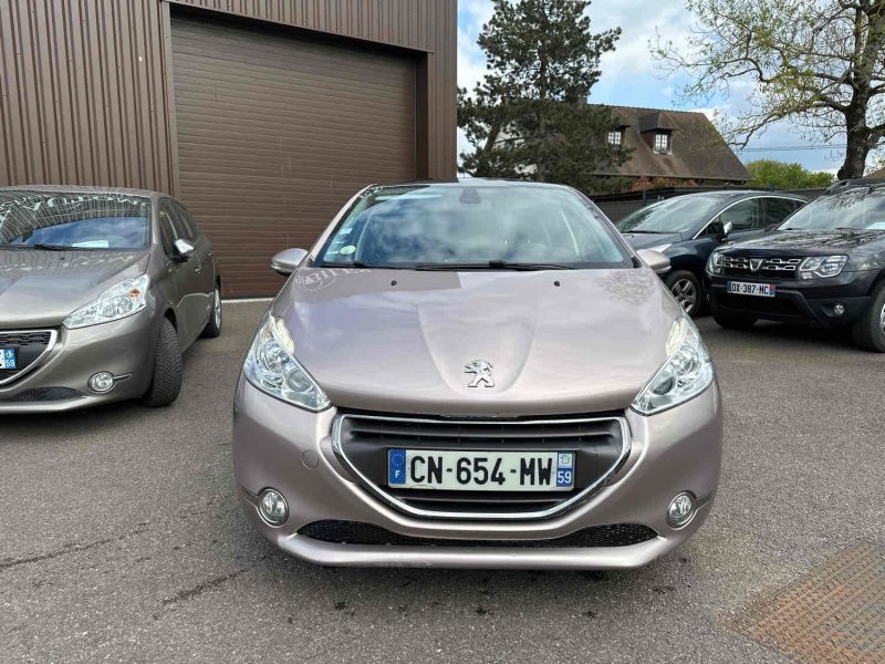 PEUGEOT 208  2012