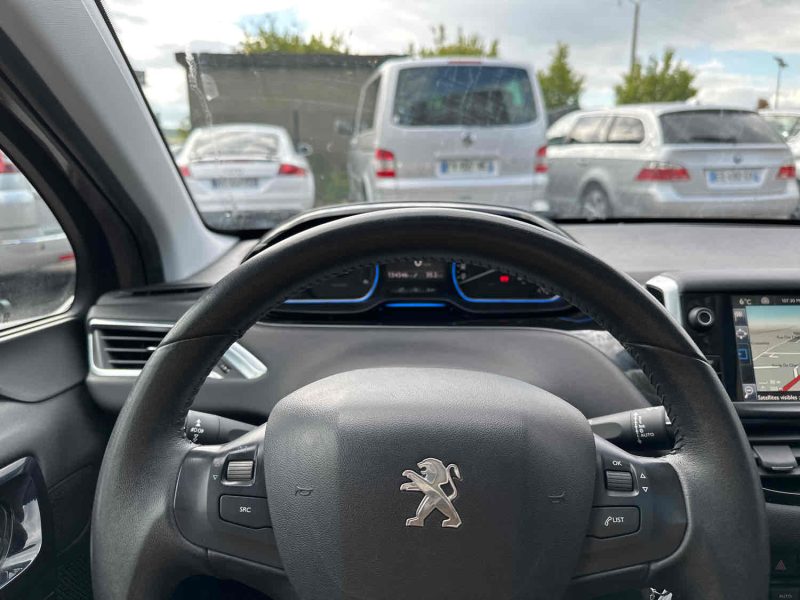 PEUGEOT 208  2012
