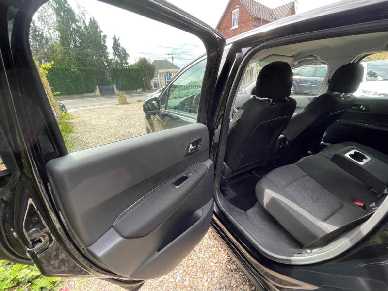 PEUGEOT 3008 Monospace 2011