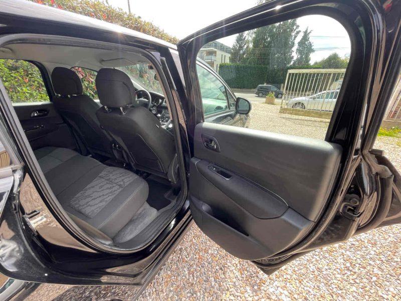 PEUGEOT 3008 Monospace 2011