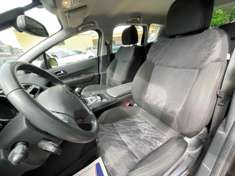 PEUGEOT 3008 Monospace 2011