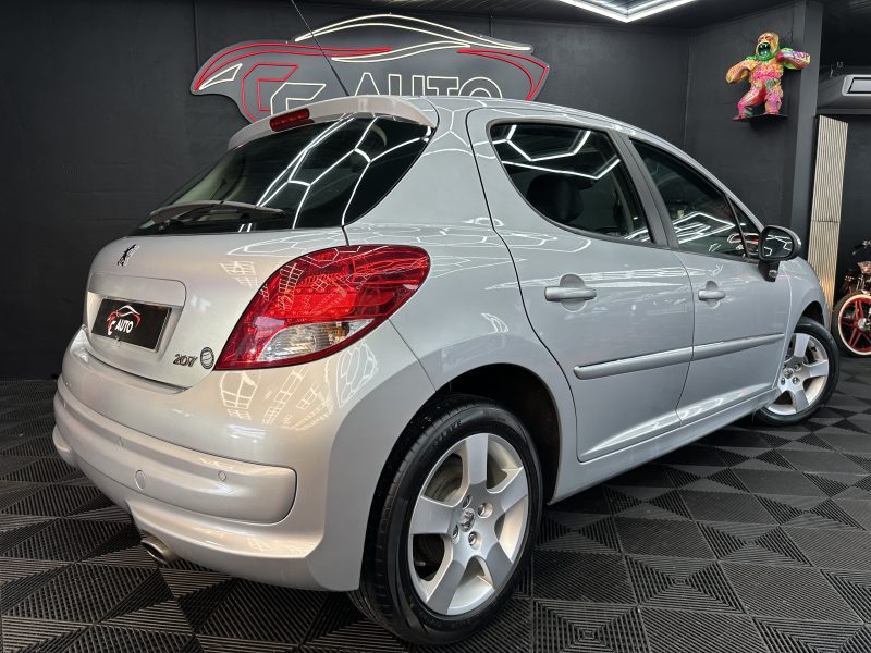PEUGEOT 207 2011