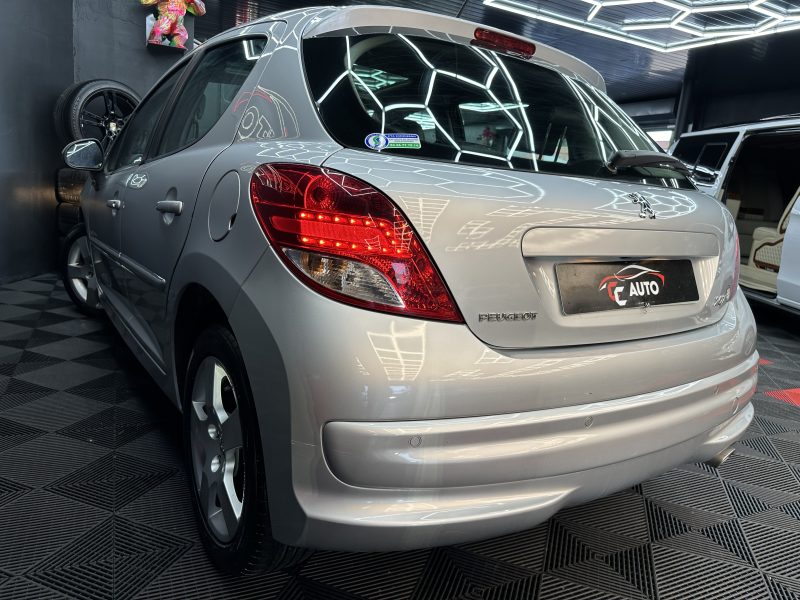 PEUGEOT 207 2011