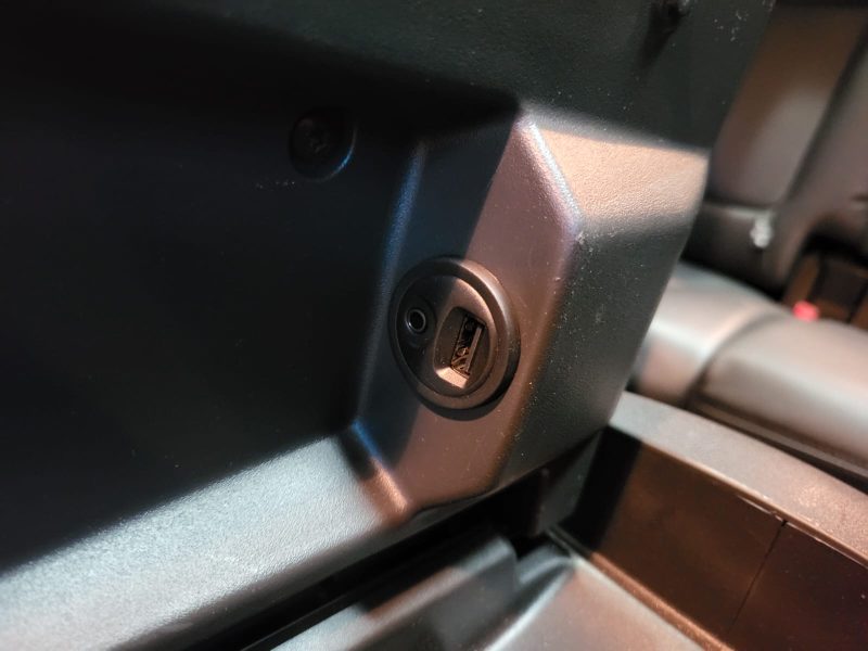 PEUGEOT 3008 1.6 BlueHDi 120cv Féline BVM6 / SIEGES CHAUFFANT/CAMERA DE RECUL/AFFICHAGE TETE HAUTE