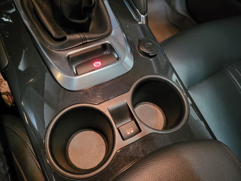 PEUGEOT 3008 1.6 BlueHDi 120cv Féline BVM6 / SIEGES CHAUFFANT/CAMERA DE RECUL/AFFICHAGE TETE HAUTE