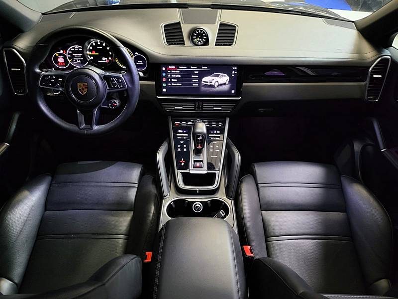 PORSCHE CAYENNE 3.0 E-HYBRID COUPE 462cv SUIVI COMPLET PORSCHE / ATTELAGE / PACK SONO BASSLINK MINI