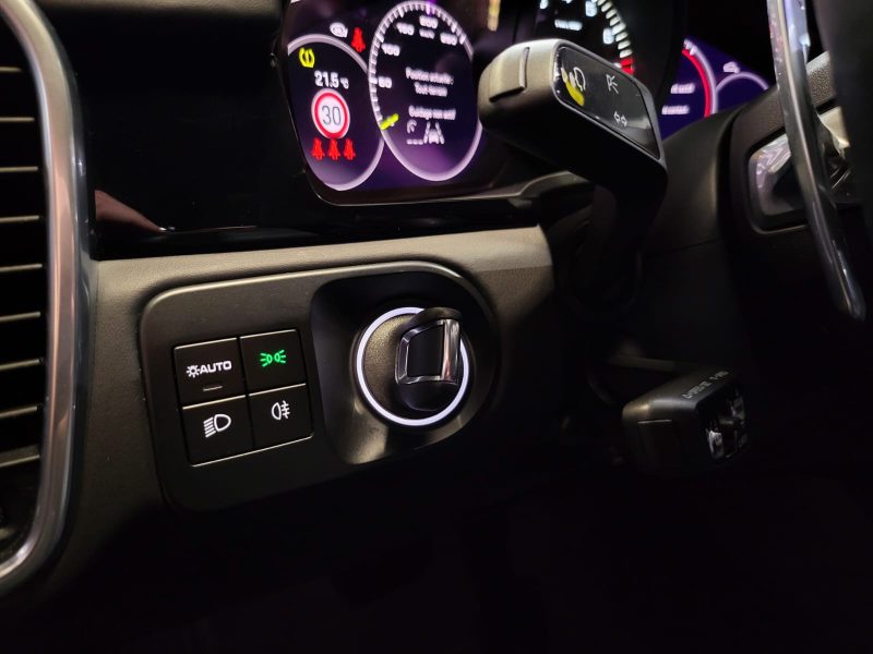PORSCHE CAYENNE 3.0 E-HYBRID COUPE 462cv SUIVI COMPLET PORSCHE / ATTELAGE / PACK SONO BASSLINK MINI