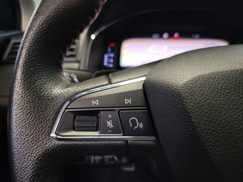 SEAT IBIZA 1.6 TDI 95cv FR / TOIT OUVRANT+VIRTUAL COCKPIT+CARPLAY+CAMÉRA DE REC