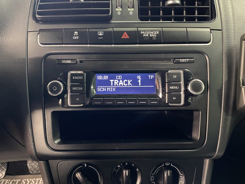 VOLKSWAGEN POLO 2014