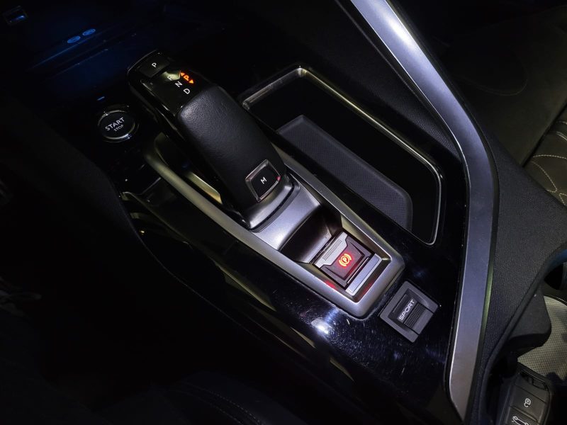 PEUGEOT 5008 2.0 BlueHDi 180cv GT EAT 7PL / APPLE CARPLAY/SIEGES CHAUFFANT-MASSANT/CAMERA DE RECUL