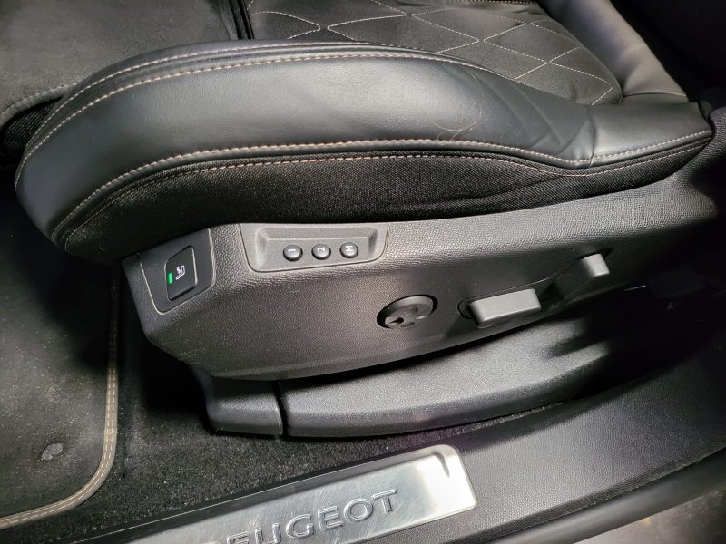 PEUGEOT 5008 2.0 BlueHDi 180cv GT EAT 7PL / APPLE CARPLAY/SIEGES CHAUFFANT-MASSANT/CAMERA DE RECUL