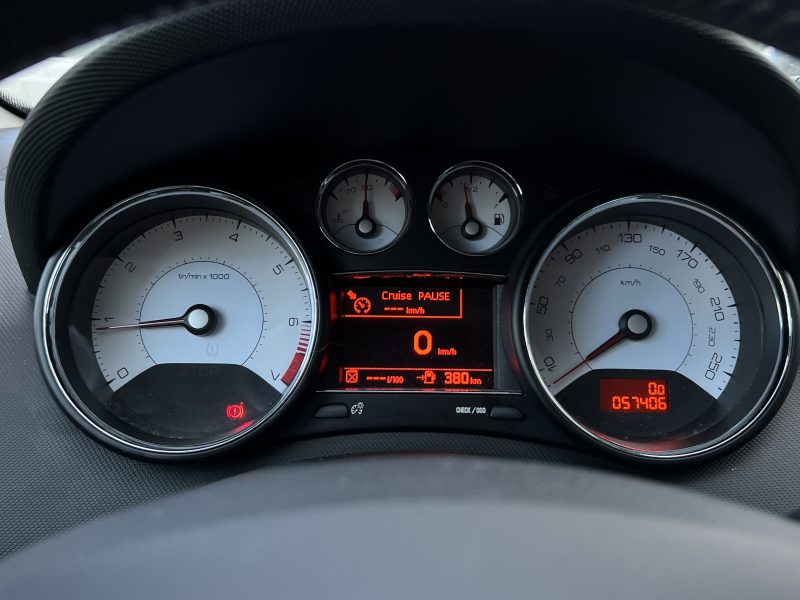 PEUGEOT 308 CC PHASE 2 FELINE 1.6 VTI 120 57 400 Kms GPS CUIR BLUETOOTH CRIT AIR 1 - GARANTIE 1 AN