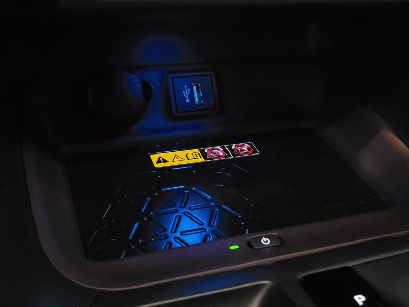 TOYOTA RAV4 Hybrid 2.5 VVT-i 218cv Lounge BVA / SIEGES CHAUFFANT-VENTILES/CAMERA/CHARGEUR A INDUCTIO