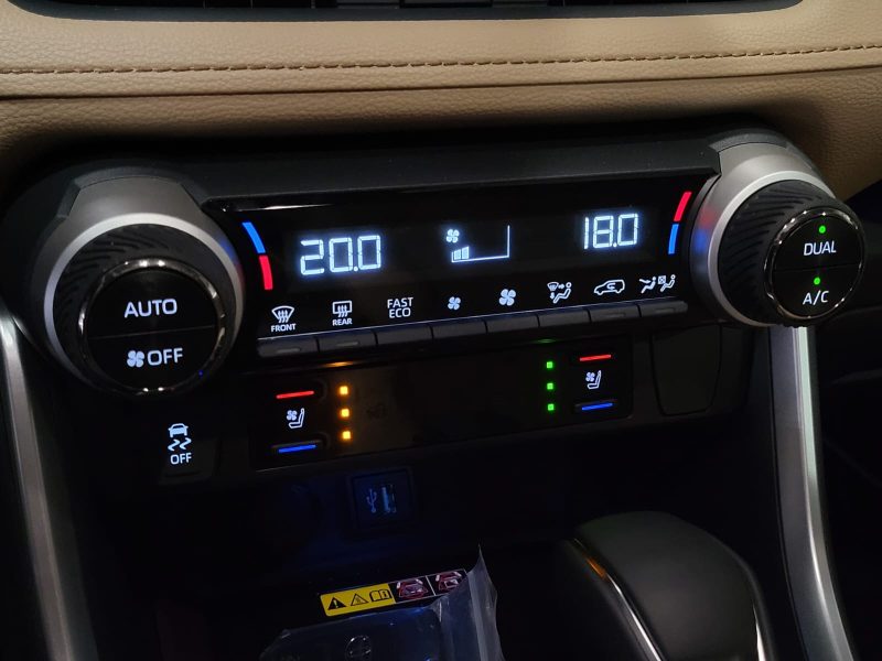 TOYOTA RAV4 Hybrid 2.5 VVT-i 218cv Lounge BVA / SIEGES CHAUFFANT-VENTILES/CAMERA/CHARGEUR A INDUCTIO