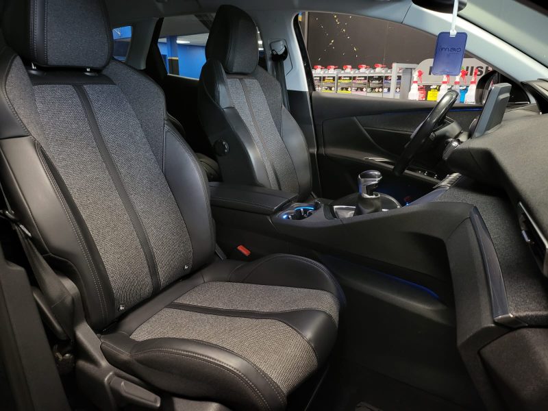 PEUGEOT 1.2 PURETECH 130cv ALLURE / FEUX LED / CARPLAY / ANDROID AUTO/ CAMERA 360 / PREMIÈRE MISE EN