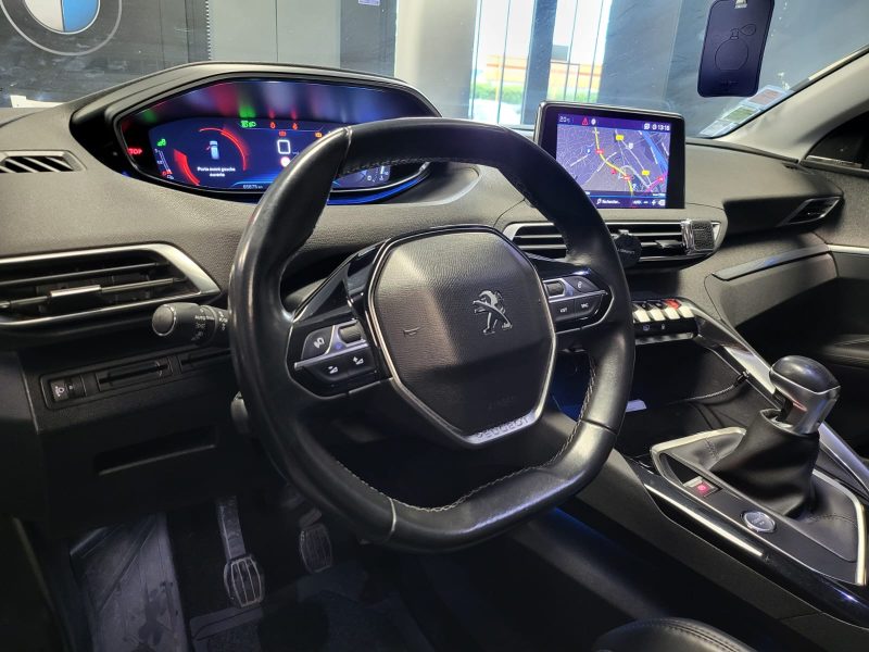 PEUGEOT 1.2 PURETECH 130cv ALLURE / FEUX LED / CARPLAY / ANDROID AUTO/ CAMERA 360 / PREMIÈRE MISE EN