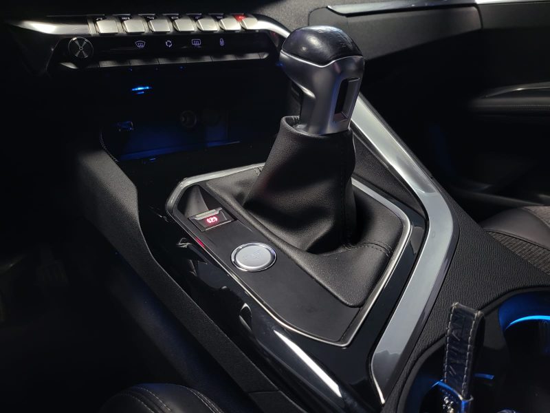 PEUGEOT 1.2 PURETECH 130cv ALLURE / FEUX LED / CARPLAY / ANDROID AUTO/ CAMERA 360 / PREMIÈRE MISE EN