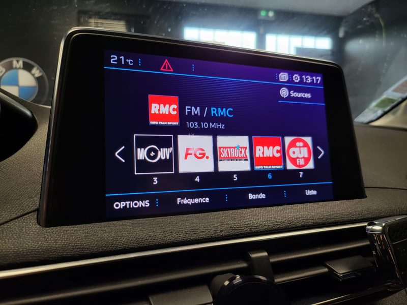 PEUGEOT 1.2 PURETECH 130cv ALLURE / FEUX LED / CARPLAY / ANDROID AUTO/ CAMERA 360 / PREMIÈRE MISE EN