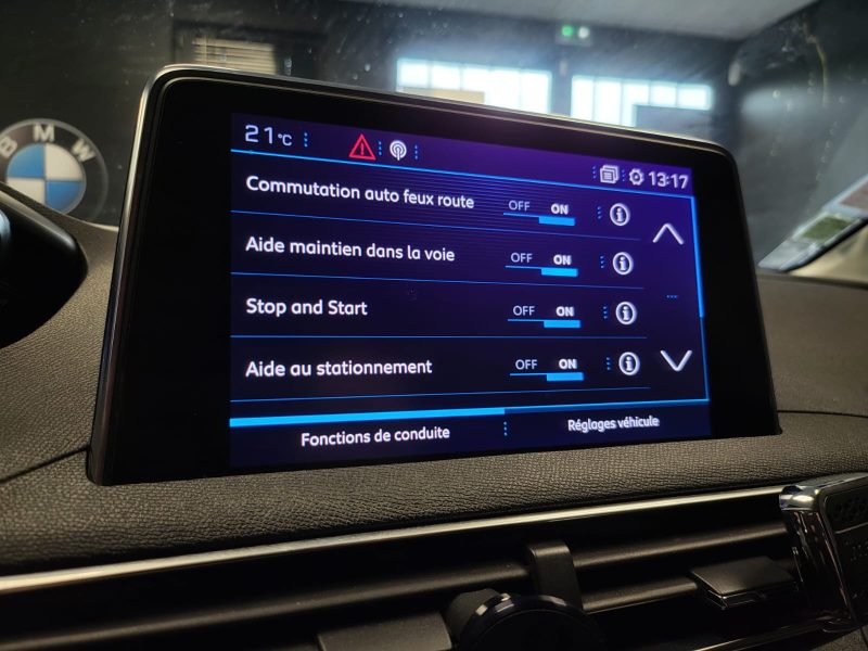PEUGEOT 1.2 PURETECH 130cv ALLURE / FEUX LED / CARPLAY / ANDROID AUTO/ CAMERA 360 / PREMIÈRE MISE EN