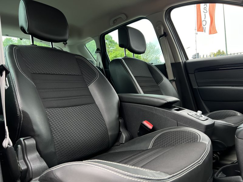 RENAULT SCENIC III 3 PHASE 3 BOSE 1.6 DCI 130 1ERE MAIN / GPS BLUETOOTH CRIT AIR 2 - GARANTIE 1 AN