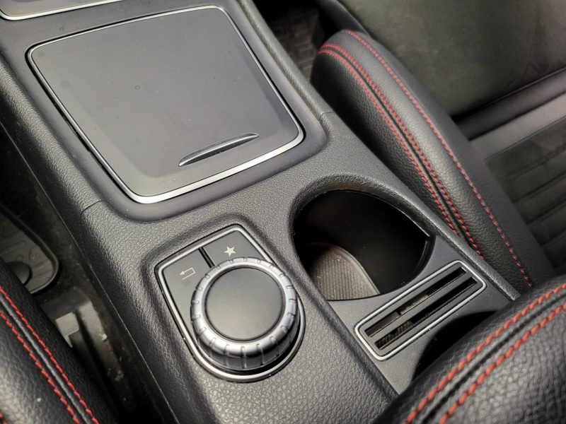 MERCEDES CLASSE GLA 180 122cv FASCINATION PACK AMG / TOIT OUVRANT+SIÈGES CHAUFFANTS+CAMÉRA DE RECUL+