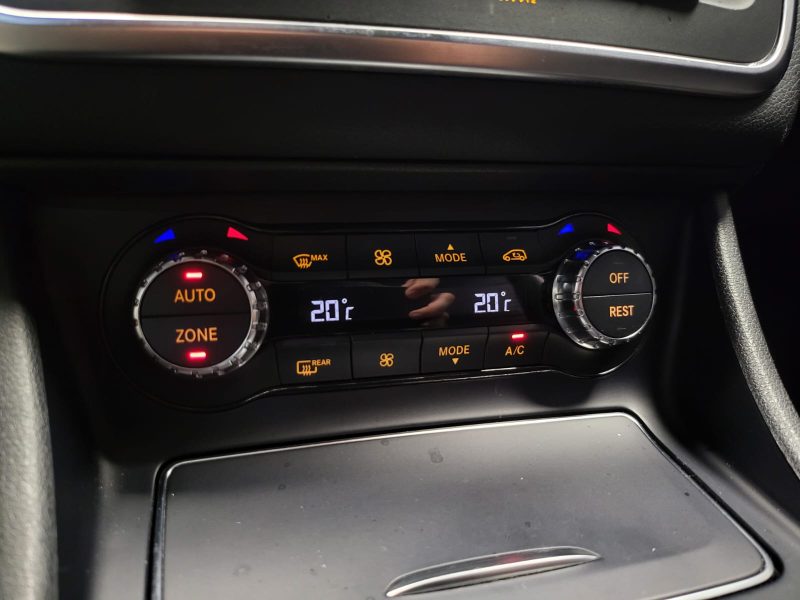 MERCEDES CLASSE GLA 180 122cv FASCINATION PACK AMG / TOIT OUVRANT+SIÈGES CHAUFFANTS+CAMÉRA DE RECUL+