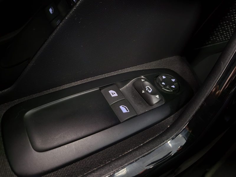 PEUGEOT 208 1.2 VTI BVM5 82CH STYLE / RADAR DE RECUL / ECRAN TACTILE / SUIVI ENTRETIEN COMPLET