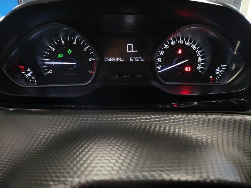 PEUGEOT 208 1.2 VTI BVM5 82CH STYLE / RADAR DE RECUL / ECRAN TACTILE / SUIVI ENTRETIEN COMPLET