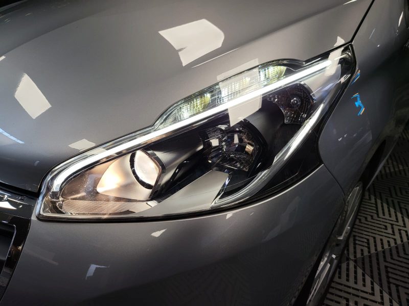 PEUGEOT 208 1.2 VTI BVM5 82CH STYLE / RADAR DE RECUL / ECRAN TACTILE / SUIVI ENTRETIEN COMPLET