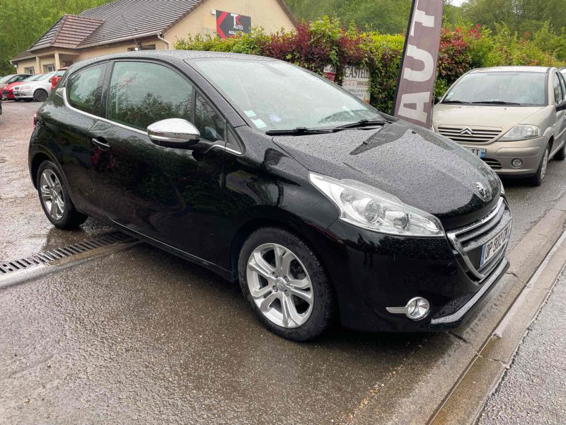 PEUGEOT 208 I 1.2 VTI 821CV