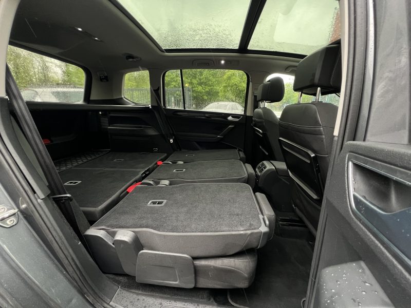 VOLKSWAGEN TOURAN III CARAT 1.4 TSI 150 1ERE MAIN 7 PLACES TOIT OUVRANT APPLE & ANDROID Garantie1an