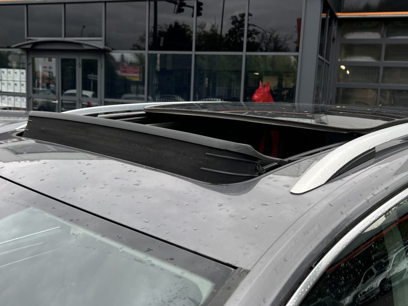 VOLKSWAGEN TOURAN III CARAT 1.4 TSI 150 1ERE MAIN 7 PLACES TOIT OUVRANT APPLE & ANDROID Garantie1an