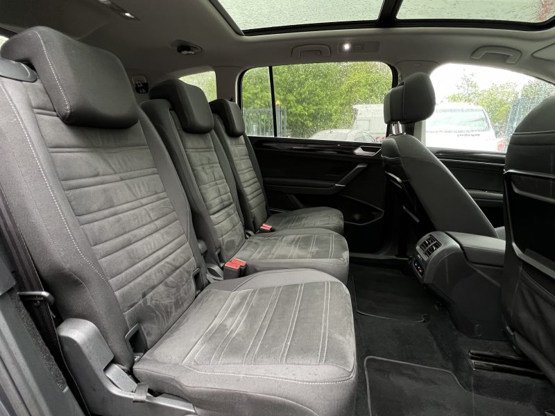 VOLKSWAGEN TOURAN III CARAT 1.4 TSI 150 1ERE MAIN 7 PLACES TOIT OUVRANT APPLE & ANDROID Garantie1an