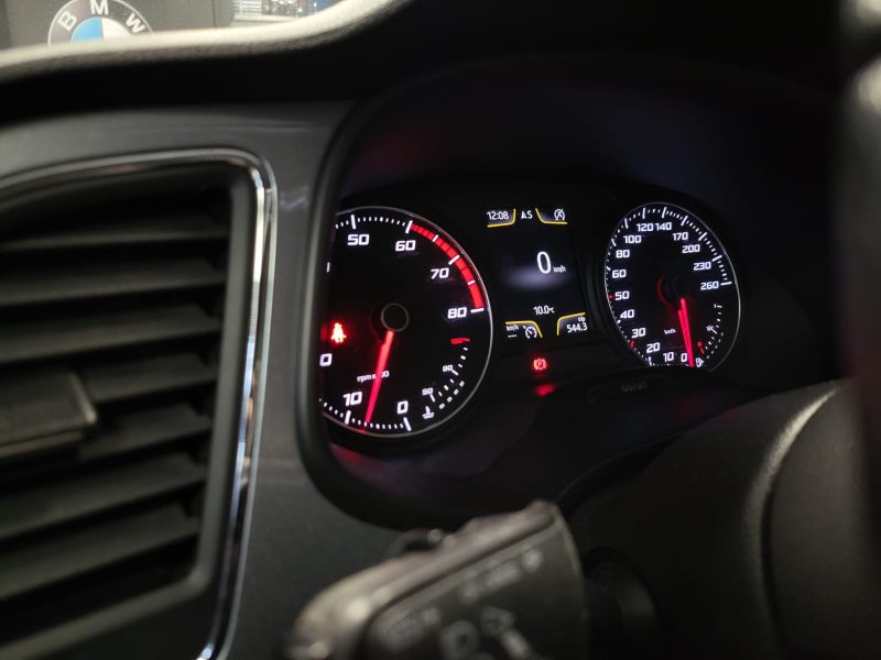 SEAT LEON 1.4 TSI 150cv ITECH / GPS+AIDE AU PARKING+SIEGE CUIR+TISSUS/