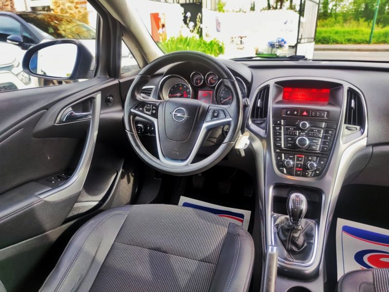 OPEL ASTRA J GTC 2013