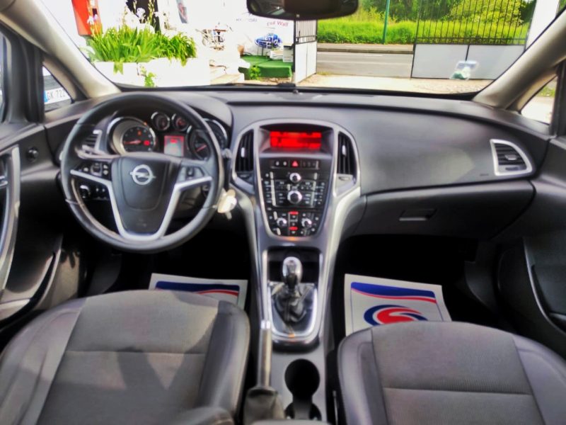 OPEL ASTRA J GTC 2013