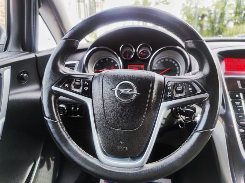 OPEL ASTRA J GTC 2013