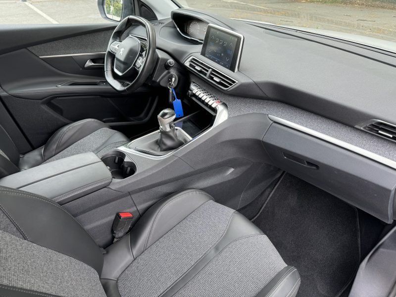 PEUGEOT 3008 1.2 ALLURE 130