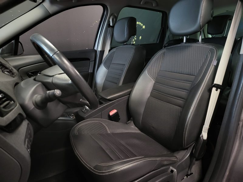 RENAULT SCENIC III 1.5 dCi BVM6 110cv BOSE / PEMIERE MAIN / SUIVI COMPLET / CAMERA / KEYLESS 