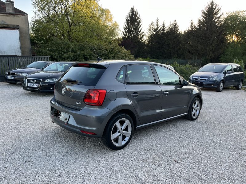 VOLKSWAGEN POLO V 2015