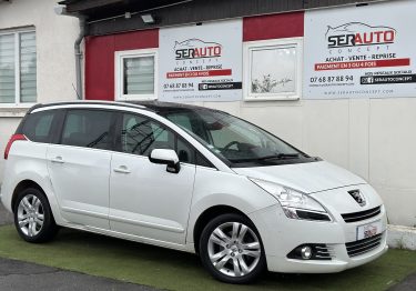 PEUGEOT 5008 2012