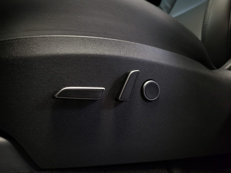 TESLA MODEL Y PERFORMENCE / AUTOPILOT+VOLANT CHAUFFANT+ATTELAGE/