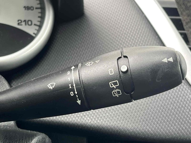 PEUGEOT 207 2009