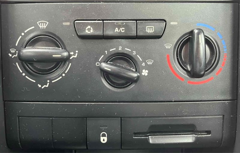 PEUGEOT 207 2009