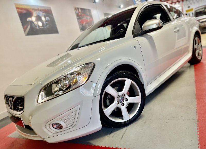 VOLVO C30/1.6D 115CV D2/1MAIN/R-DISIGN/CARNET COMPLET/AN2012/TRES PROPRE